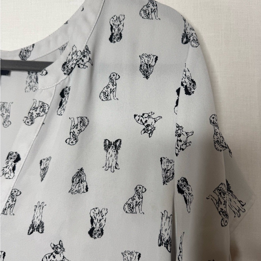 Torrid Womens Harper Popover Blouse Simple Pups Dogs Sz 4X V Neck Casual Office - Picture 2 of 11